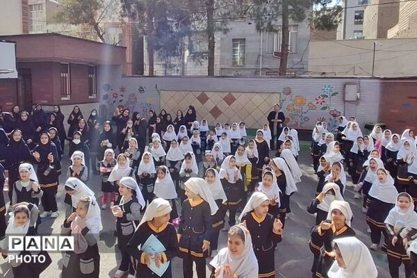 حضور دانش‌آموزان مدارس هنرمندان ری و کوثر شهرری در جشن ولادت حضرت زینب (س)
