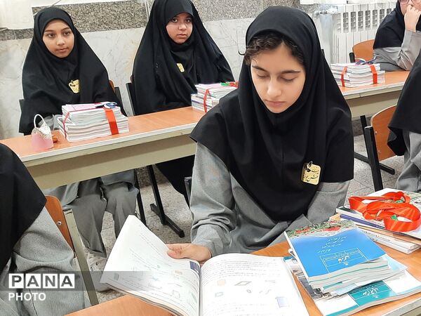 جشن جوانه‌ها آغاز فصل تازه‌ای از دانش‌آموزان مدرسه حاج علی‌اکبر حسن‌زاده اصفهانی 
