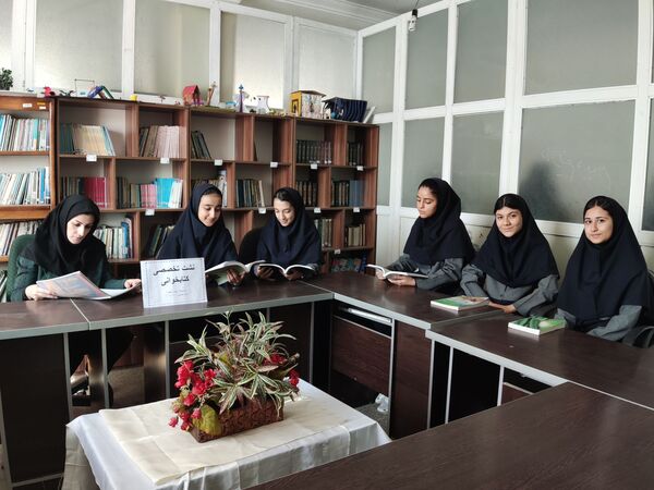  نمایشگاه کتاب در آموزشگاه شهدای معلم ۲