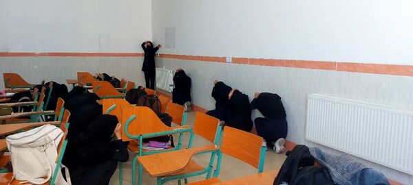 گرامیداشت هفته پدافند غیر عامل در دبیرستان نمونه دولتی برکت خاتم