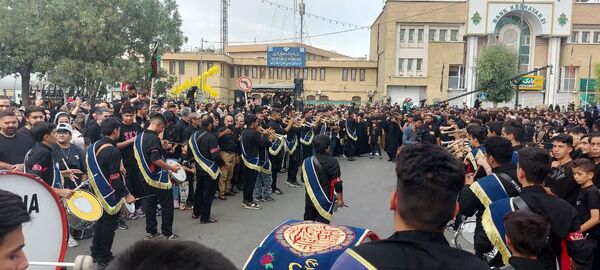 استقبال عزاداران حسینی از کاروان نمادین اسرای کربلا در قم