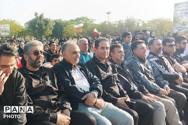 پیاده‌روی خانوادگی در شهر قدس