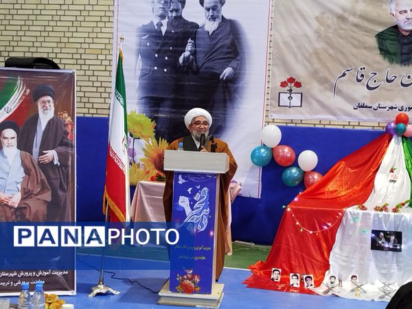 آیین نواختن زنگ انقلاب اسلامی در آموزشگاه رضوان آشخانه