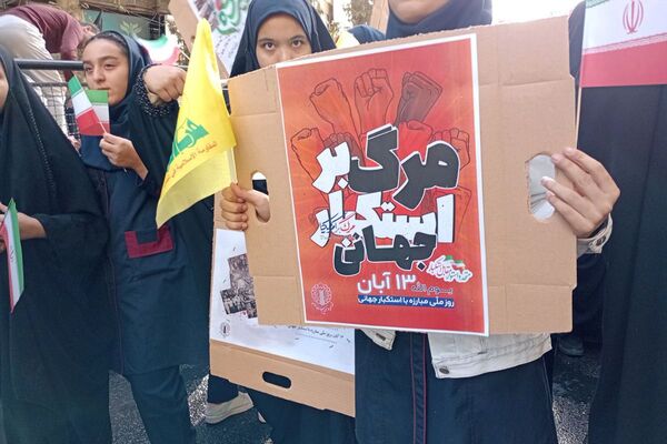 همه‌باهم در راهپیمایی روز دانش‌آموز؛ تجلی وحدت و آگاهی نسل نو