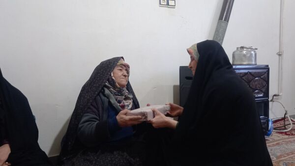 دیدار بانوان پایگاه پنج تن از مادر شهید یدالله علیزاده