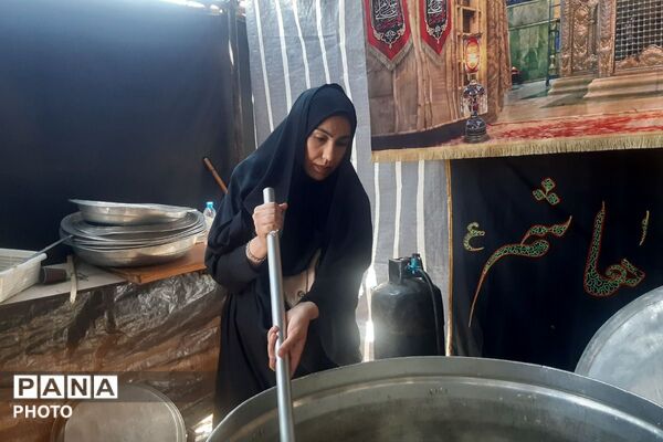 دانش‌آموزان خادم در موکب عشاق‌الحسین(ع)