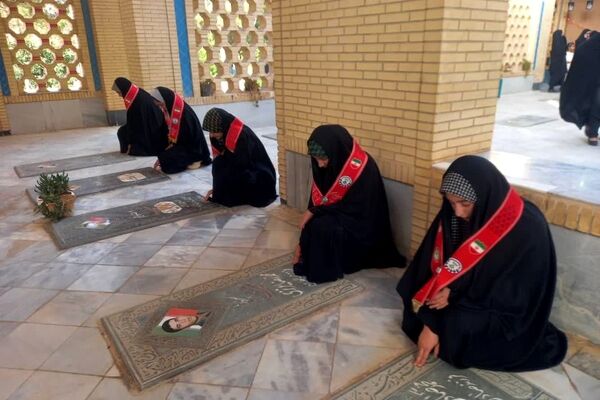 تجدید پیمان دانش‌آموزان پیشتاز ابرکوه آرمان‌های شهدا