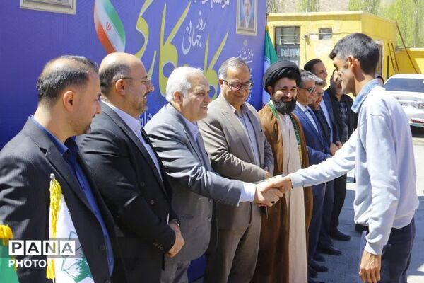 تجلیل از کارگران و زحمت کشان خدمات شهری و فضای سبز شهرداری فیروزکوه 
