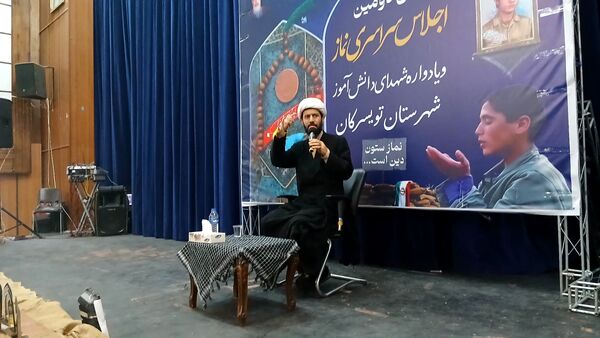 سی‌ودومین اجلاس سراسری نماز و یادواره شهدای دانش‌آموز در تویسرکان 