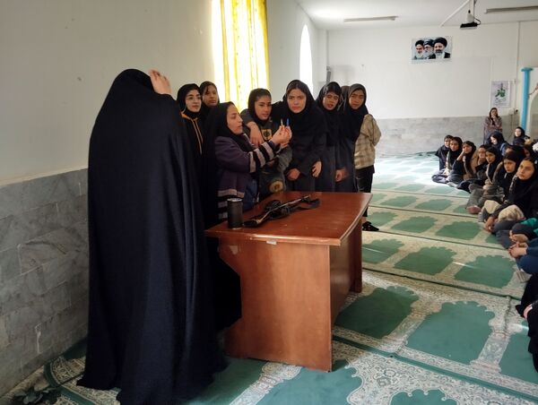 آموزش آمادگی دفاعی در سطح مدارس شهر آشخانه