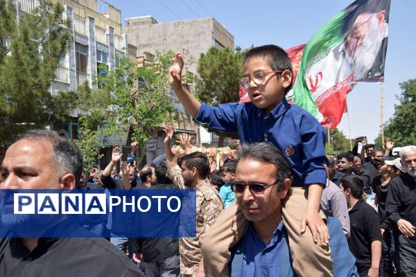 همه چیز برای یک استقبال گرم مهیاست ، با افتخار به پیشواز شهیدمان می آییم 