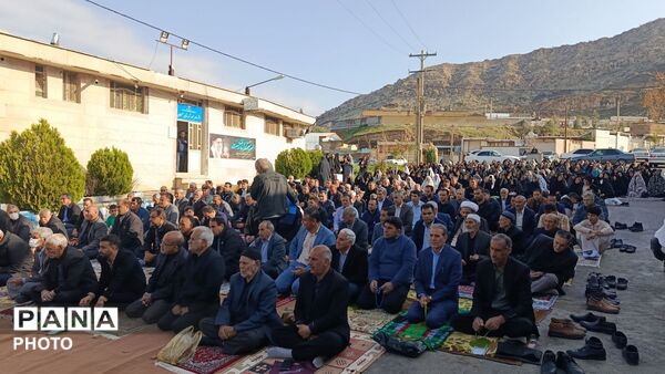برگزاری نماز عید فطر در معمولان به امامت حجت‌الاسلام آروانی