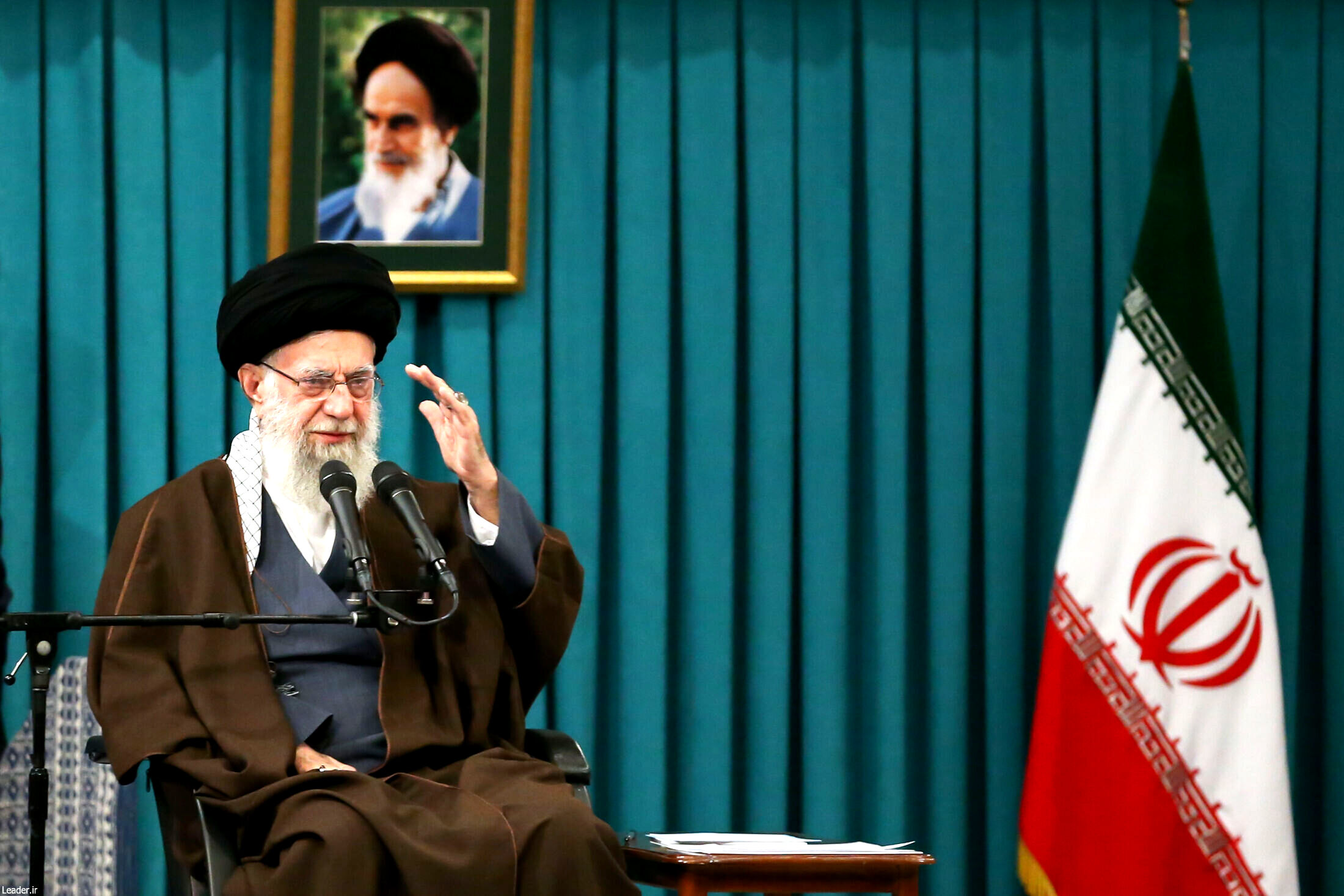 رهبر انقلاب: انتخابات ضعیف باشد همه ضرر می‌کنند