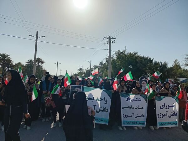 جشن پیروزی انقلاب در فین