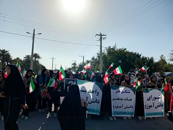 جشن پیروزی انقلاب در فین