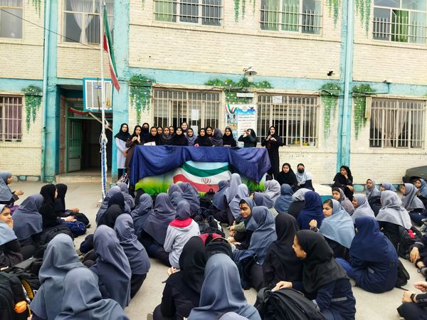 مراسم تجلیل از دانش آموزان جشنواره خوارزمی در دبیرستان عصمتیه 