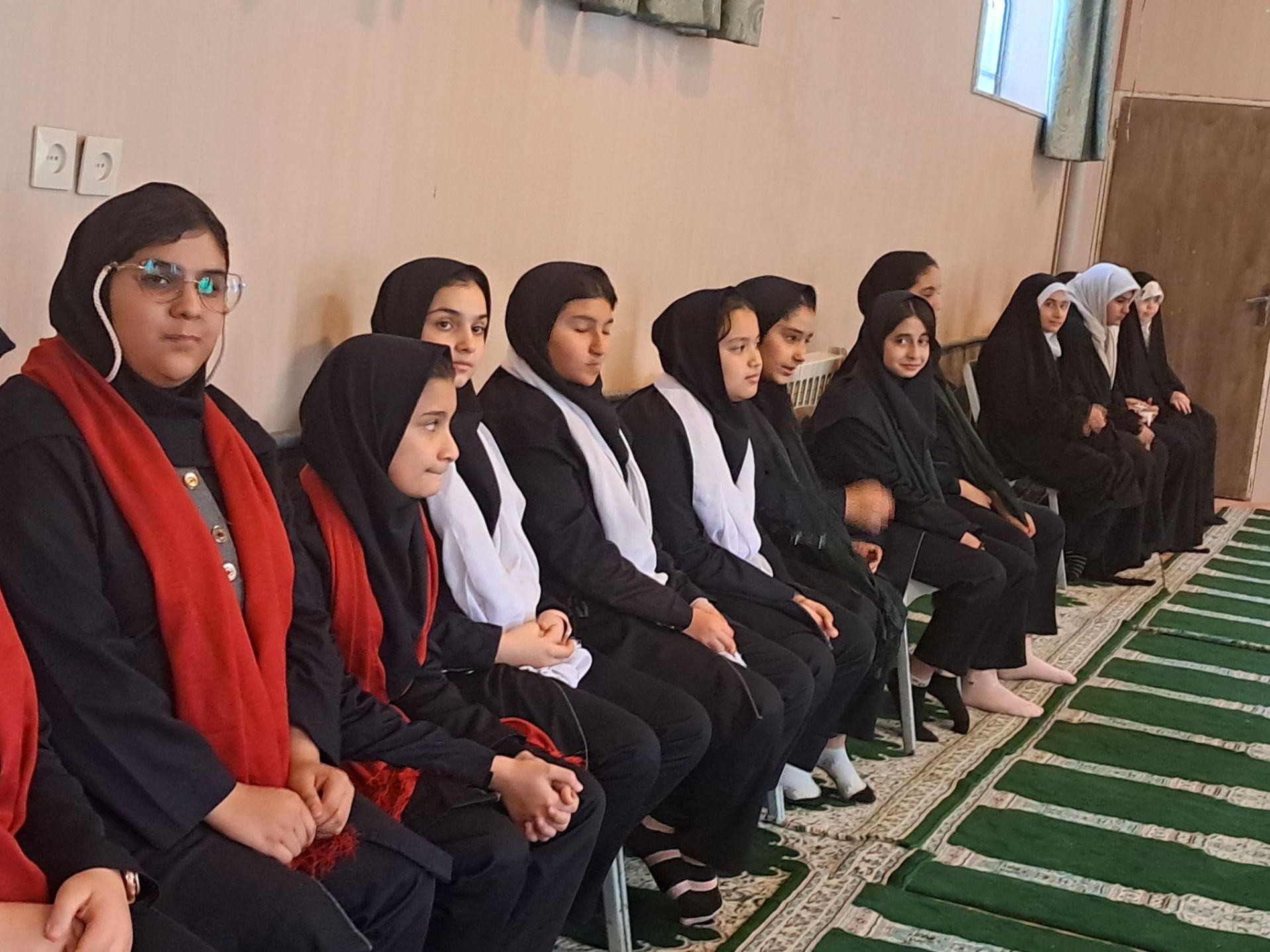 جشن ایرانمون دبیرستان انیس خوشقدم در اعیاد شعبانیه 
