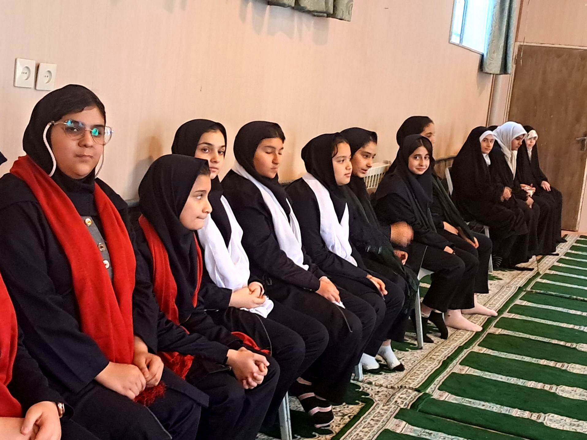 جشن ایرانمون دبیرستان انیس خوشقدم در اعیاد شعبانیه 