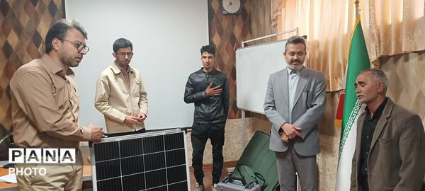 تحویل پنل خورشیدی به جمعی از عشایر
