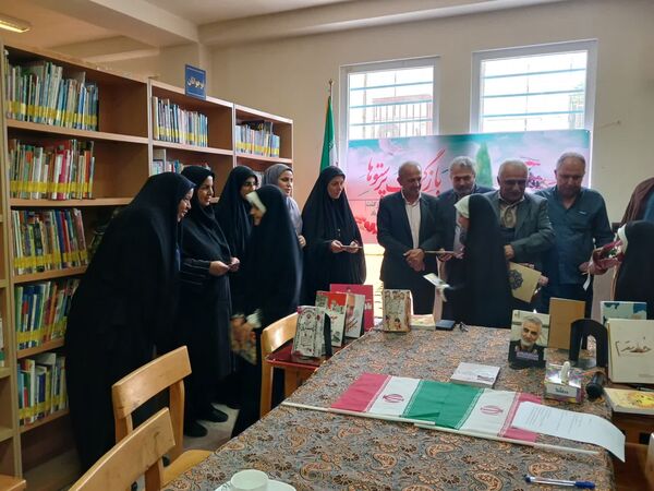 تقدیر از آزادگان کتاب خوان عباس آباد