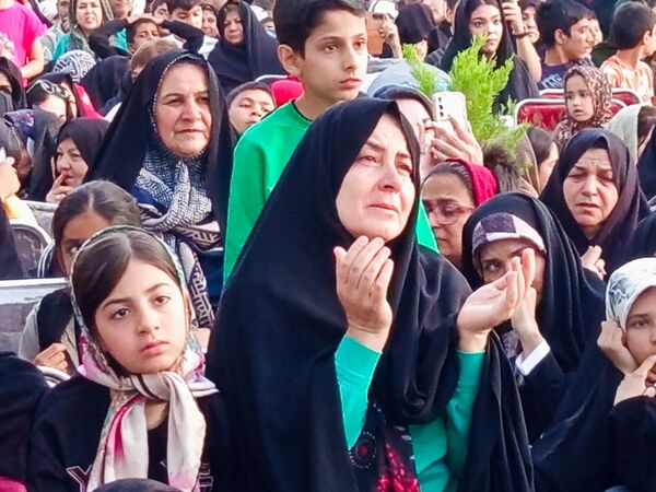 قدم هایی به عشق معلمان