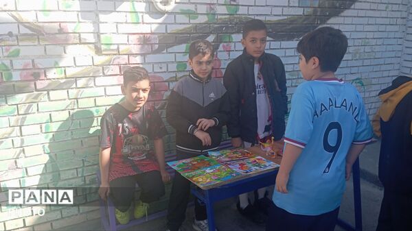 برپایی بازارچه دانش آموزی در شهرستان کاشمر 