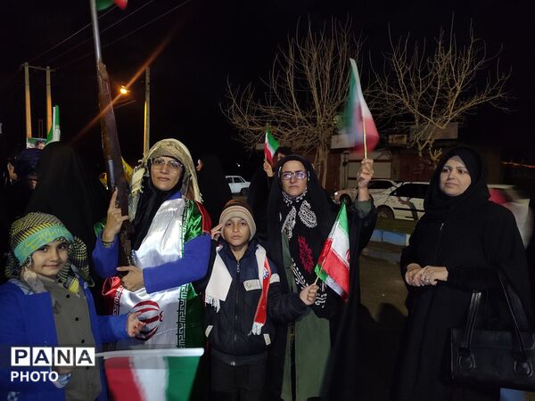 حضور گسترده فرهنگیان و دانش‌آموزان پیشتاز بیرانوند در چهل و سومین اجتماعات شبانه مردم