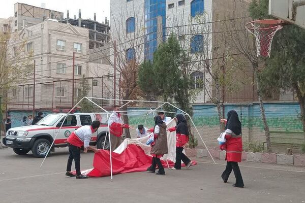 برگزاری مانور زلزله و ایمنی در دبیرستان شاهد شهید کاظمی شهرستان اسلامشهر