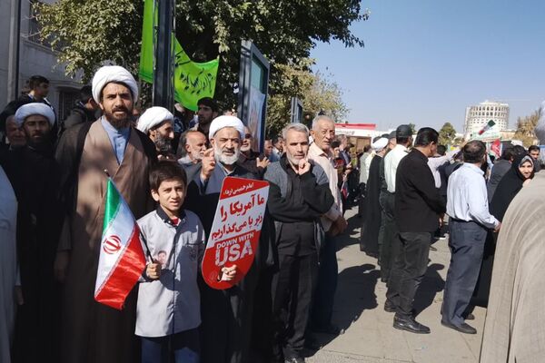 حضور پرشور دانش آموزان دبستان شاهد حیات در راهپیمایی سیزده آبان ۱۴۰۴
