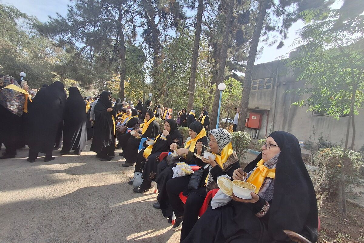 میزبانی کانون فرهنگی تربیتی امام خمینی (ره) از سالمندان در هفته سالمند