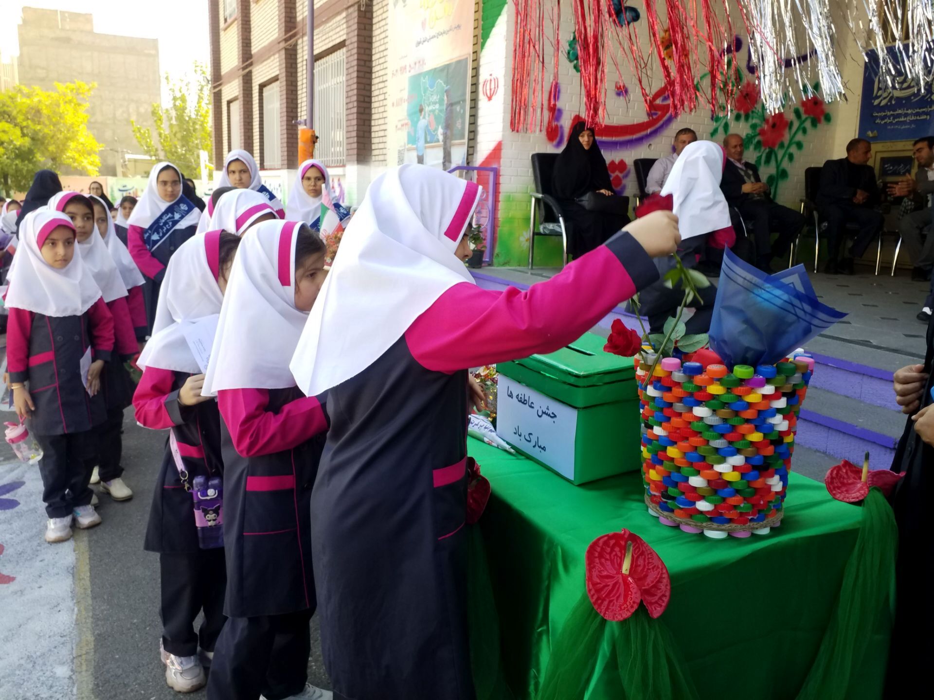 شور عاطفه‌ ها در ناحیه ۴ تبریز؛ دانش‌آموزان، سفیران نوع‌دوستی شدند