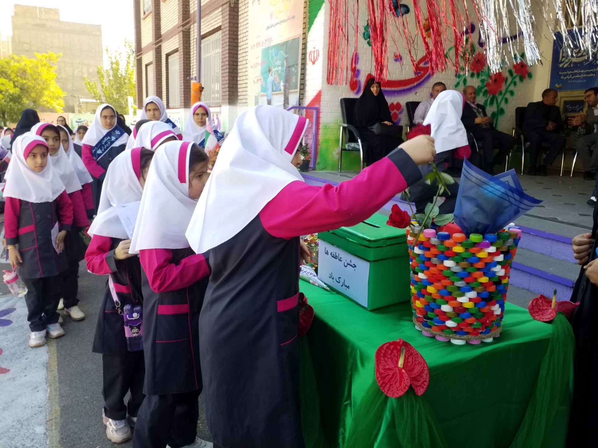 شور عاطفه‌ ها در ناحیه ۴ تبریز؛ دانش‌آموزان، سفیران نوع‌دوستی شدند