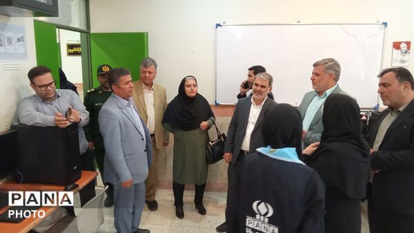  آیین بازگشایی مدارس و بازدید مسئولین از هنرستان بنت الهدی صدر