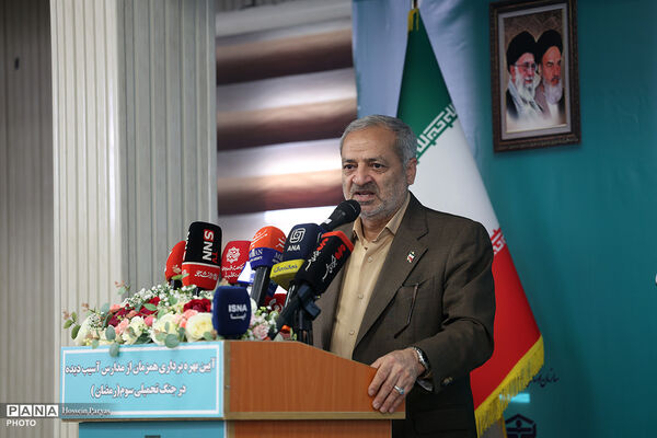 آیین بهره‌برداری همزمان از مدارس آسیب‌دیده در جنگ تحمیلی سوم