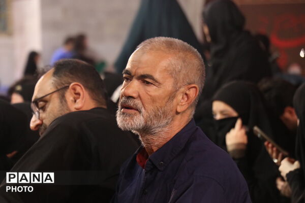 پرچم حرم حضرت زینب در میان شیعیان عزادار سوریه