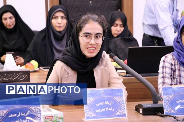 تجلیل از دانش آموزان افتخارآفرین خراسان رضوی در کنکور سراسری و مدال آور در المپیادهای علمی جهانی