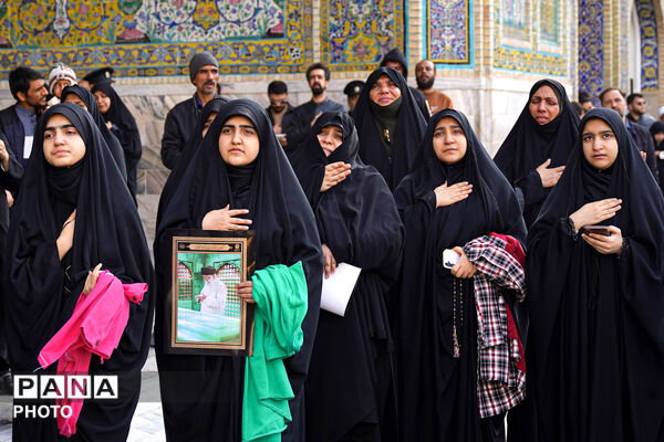سوگ و حزن اعلام شهادت رهبر معظم انقلاب در حرم مطهر رضوی-۲