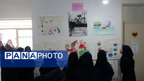 نمایشگاه هنرهای تجسمی مسابقه نقاشی همگانی در دبیرستان دخترانه معلم