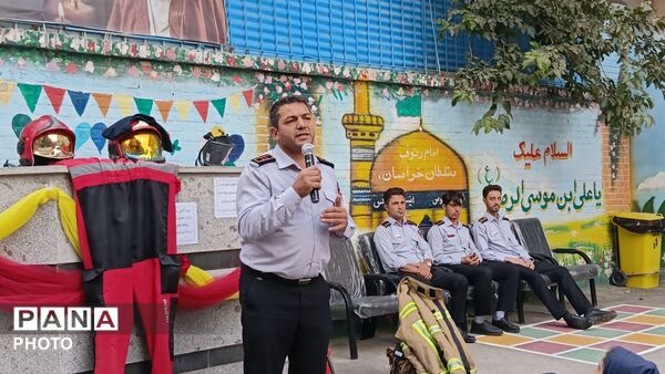 حضور آتش‌نشانان در مدرسه رحمانی فرد