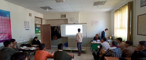 بازدید رئیس کارگروه آموزش متوسطه اداره آموزش و پرورش کاشمر‌ از دبیرستان میثاق