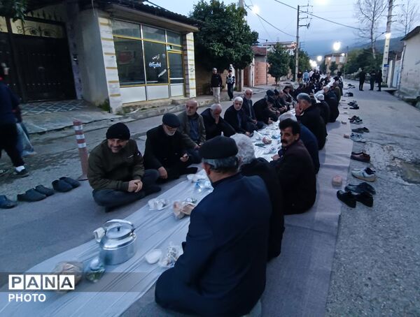 سفره افطاری خیابانی و تجمع منتقمین رهبر شهید در روستای ریحان‌آباد گلوگاه
