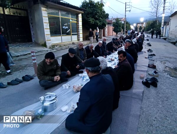 سفره افطاری خیابانی و تجمع منتقمین رهبر شهید در روستای ریحان‌آباد گلوگاه