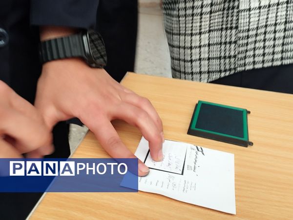 انتخابات شورای دانش‌آموزی در دبیرستان فاطمه آهنچی مشهد