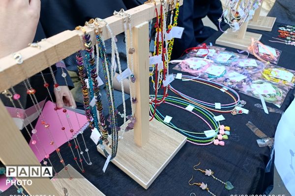 رنگِ خلاقیت در مدرسه رستمرودی پیچید؛ برگزاری بازارچه خوارزمی