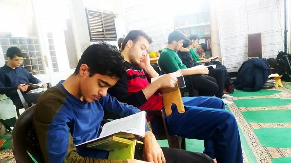 حلقه‌های معرفتی دانش‌آموزان معتکف دبیرستان ماندگار امام صادق(ع) قم