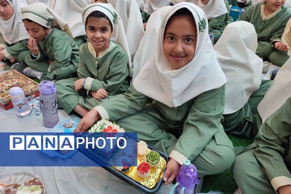 برگزاری مراسم صبحانه سلامت در دبستان نیلوفر رفیعی ناحیه دو شهرری 