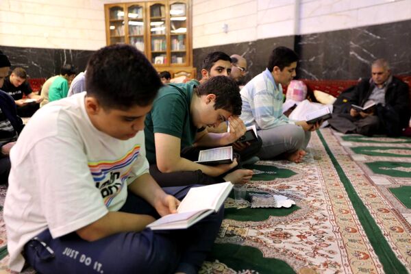 اعتکاف دانش‌آموزی در مسجد زینب کبری (س) تهران