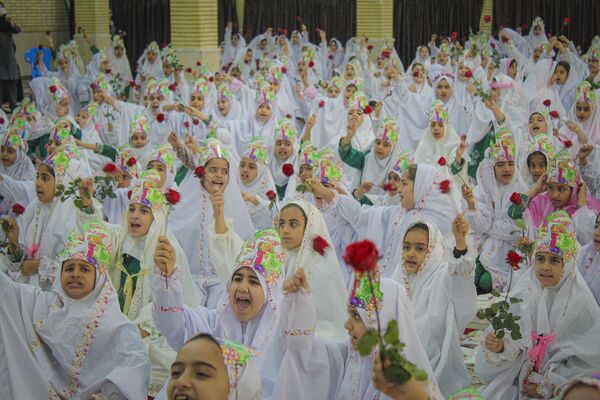 جشن تکلیف ۶۰۰دانش‌آموز دختر گتوندی