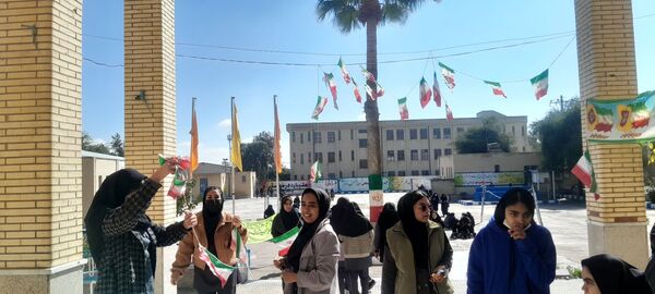 آموزشگاه فاطمیه جیرفت به استقبال «دهه فجر»