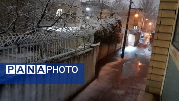 گذری بر دقایق اول بارش برف پاییزی در نیشابور 